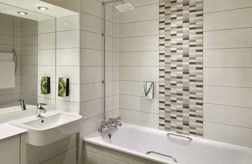 Perivale Hotel | Premier Inn London Greenford