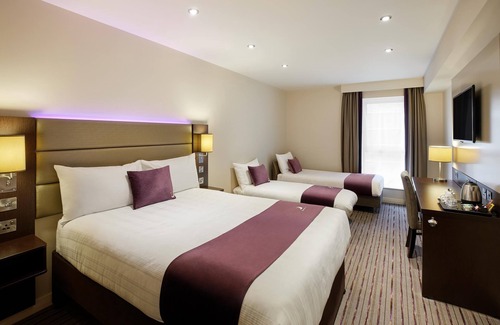 Trowbridge Hotel | Premier Inn Trowbridge