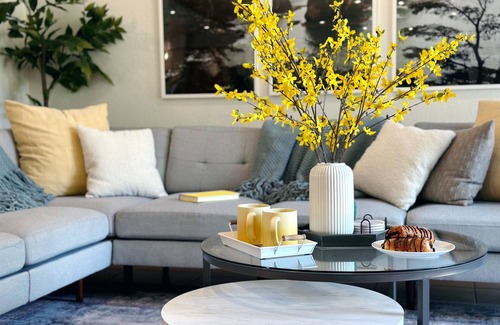 Harlow Casa | Premier Location: Group-Friendly, Walk to Autzen!