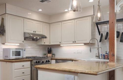 Harlow Casa | Premier Location: Group-Friendly, Walk to Autzen!