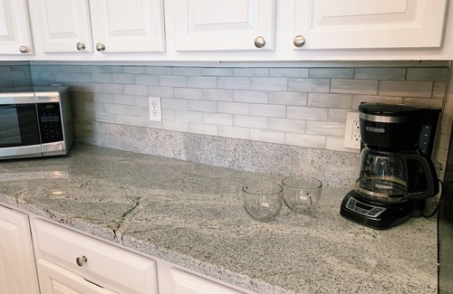 Indian Shores Condominio | Premier, newly renovated luxury beachfront (top-floor) condo on the Gulf coast.