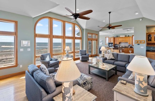 Hatteras Casa | Estilo frente al mar superior con piscina, jacuzzi / spa, Weber Gas Grill, cocina gourmet