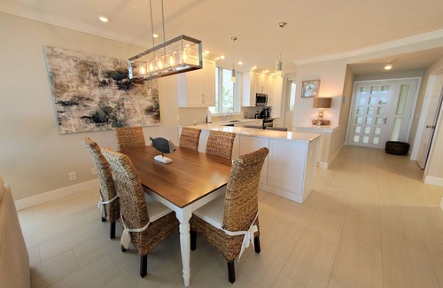 Longboat Key Condominio | Premium 2 Bedroom Beachfront Corner Condo by FVC