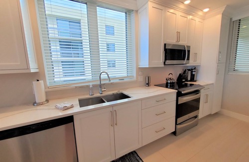 Longboat Key Condominio | Premium 2 Bedroom Beachfront Corner Condo by FVC