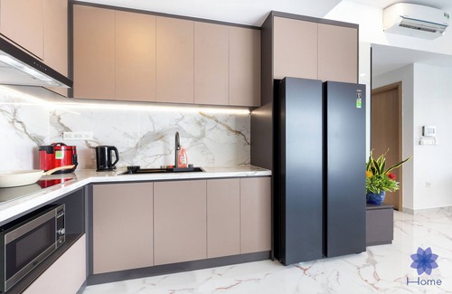 Tan Binh Apartamento | Premium 2BRs Apt with AC, Free Gym & Pool; 1.5km from TSN airport