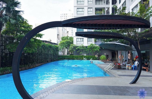 Tan Binh Apartamento | Premium 2BRs Apt with AC, Free Gym & Pool; 1.5km from TSN airport
