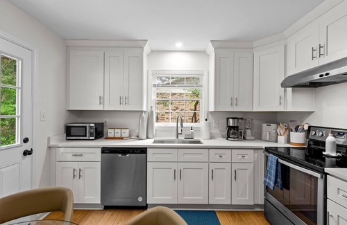 Charlotte Casa | Premium 3B Remodeled Home w Hot tub
