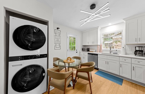 Charlotte Casa | Premium 3B Remodeled Home w Hot tub