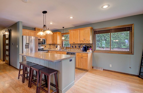 La Crosse Casa | Premium 3BR 3BA with Hot Tub & Pool, near all of LaCrosse's Top Rated Activities