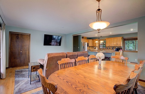 La Crosse Casa | Premium 3BR 3BA with Hot Tub & Pool, near all of LaCrosse's Top Rated Activities