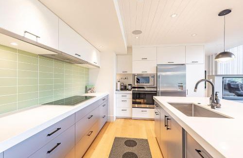 Whistler Village Casa | Premium 4-Bedroom Chalet