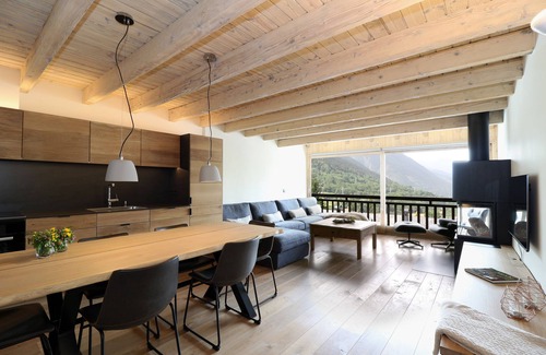 Pujo Casa | Premium & amazing views. Baqueira parking & ski locker