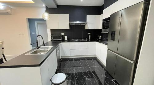 Yaounde Apartamento | Premium apart with pool, billards and parking