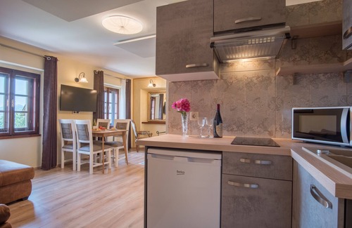 Radovljica Apartamento | Premium Apartment for 6 in the city of the sun