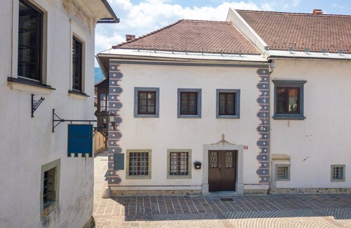 Radovljica Apartamento | Premium Apartment for 6 in the city of the sun