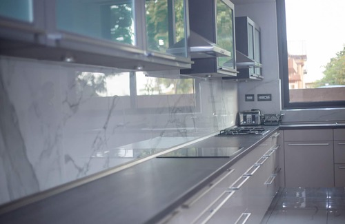 East Legon Apartamento | Apartamento Premium en Accra con vistas a la ciudad y terraza en la azotea