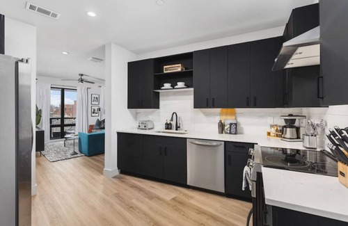 West End Apartamento | Premium Condo by Vanderbilt HUGE Wrap Around Patio