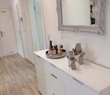 Zweibruecken Apartamento | Premium Ferienwohnung "Christine ", Zentrale ruhige Stadtlage 100 QM Ebenerdige Dusche Terasse Kaminofen