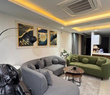 Loralai District Apartamento | Premium Goldcrest Living Modern Apartments Near Lahore Airport & MM Alam Road
