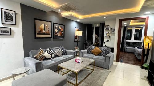 Loralai District Apartamento | Premium Goldcrest Mall Apartments Luxury Serviced Stay in DHA Lahore