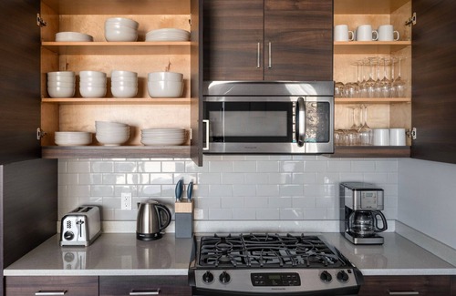Civic Center Apartamento | Premium Hayes Valley 1BR w/ Gym, Pool, Movies & BBQ, by Blueground