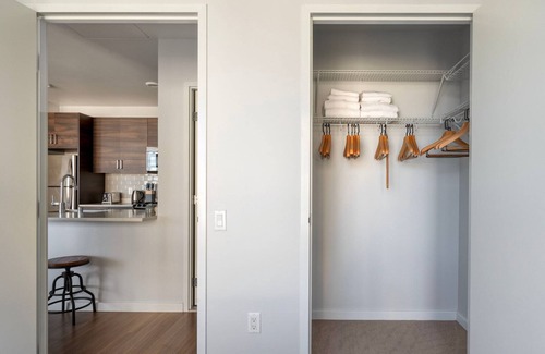 Civic Center Apartamento | Premium Hayes Valley 1BR w/ Gym, Pool, Movies & BBQ, by Blueground