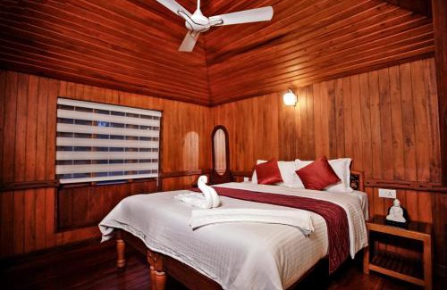 Kumarakom Alquiler De Eote | Premium Houseboat - Indian hospitality service