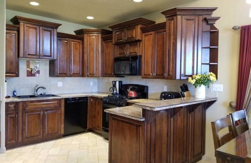 Castro Valley Casa | Premium Luxury 2 BR Villa - Kitchen, Free WiFi