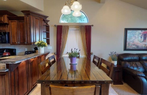 Castro Valley Casa | Premium Luxury 2 BR Villa - Kitchen, Free WiFi