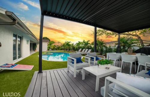 West Perrine Casa | Premium Miami Villa Resort Pool, Golf & BB Court L05