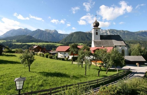 Haus im Ennstal Apartamento | Premium mit Sauna & Garten by Interhome