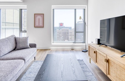 Downtown Oakland Apartamento | Premium Oakland 1BR w/ AC, W/D, Sky Deck, next to BART, by Blueground