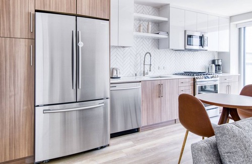 Downtown Oakland Apartamento | Premium Oakland 1BR w/ AC, W/D, Sky Deck, next to BART, by Blueground
