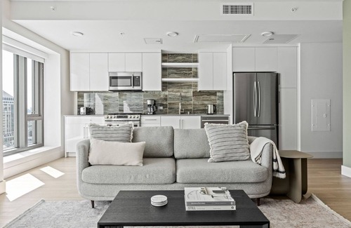 Downtown Oakland Apartamento | Premium Oakland 1BR w/ Pool, Gym & W/D, nr BART, by Blueground