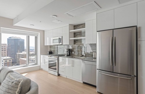 Downtown Oakland Apartamento | Premium Oakland 1BR w/ Pool, Gym & W/D, nr BART, by Blueground