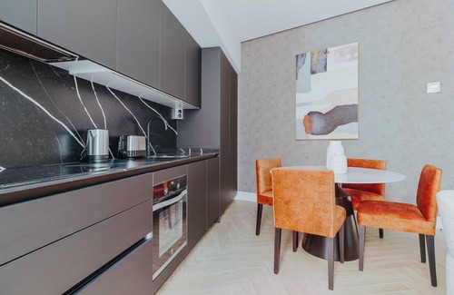 Barrio de La Latina Apartamento | Premium Palacio 2BR, Furnished w/ Washer & A/C, by Blueground