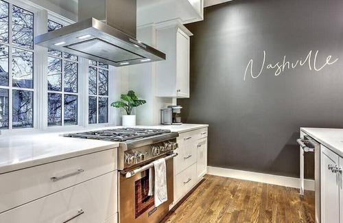 Hillsboro West End Casa | Premium Property 13 Beds Karaoke Pool Table
