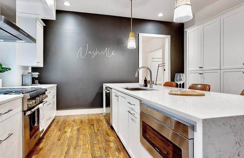 Hillsboro West End Casa | Premium Property 13 Beds Karaoke Pool Table