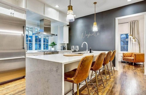 Hillsboro West End Casa | Premium Property 13 Beds Karaoke Pool Table