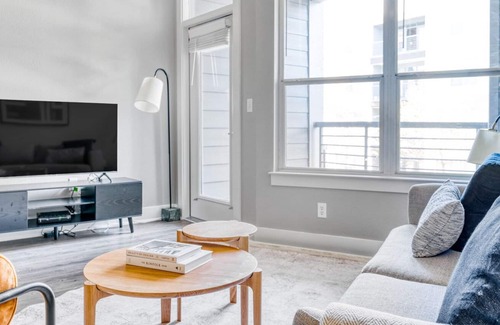 Riverside Apartamento | Premium Riverside 1BR w/ Gym & W/D, nr Lady Bird Lake, by Blueground