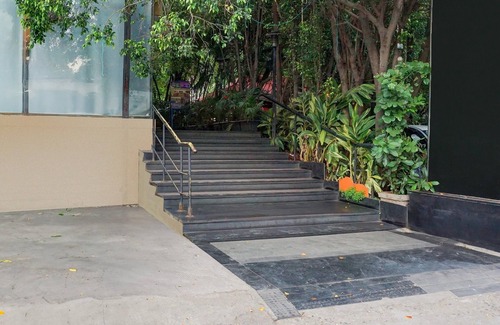 Narveer Tanaji Wadi Casa | Premium Room Near Pataleshwar Temple, Pune