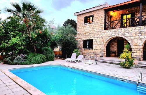 Agios Dimitrianos Villa | Villa chipriota de piedra con piscina privada a 20 minutos de Paphos y Latchi Beach