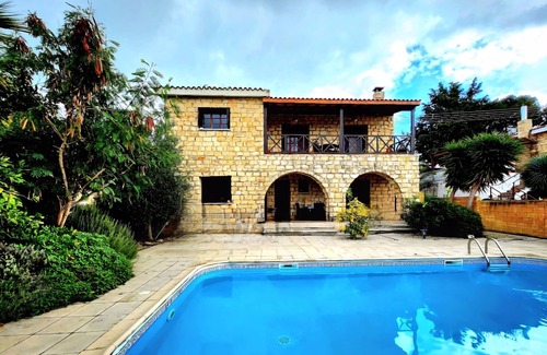 Agios Dimitrianos Villa | Villa chipriota de piedra con piscina privada a 20 minutos de Paphos y Latchi Beach