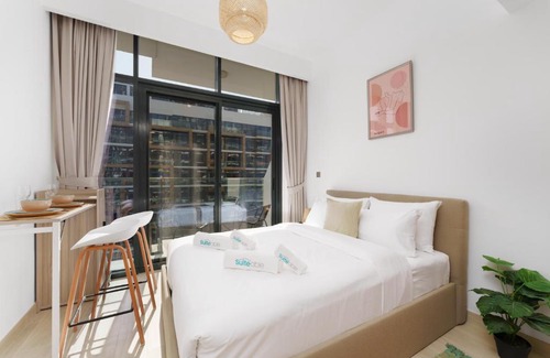 Nad Al Sheba Apartamento | Premium Studio in Azizi Riviera