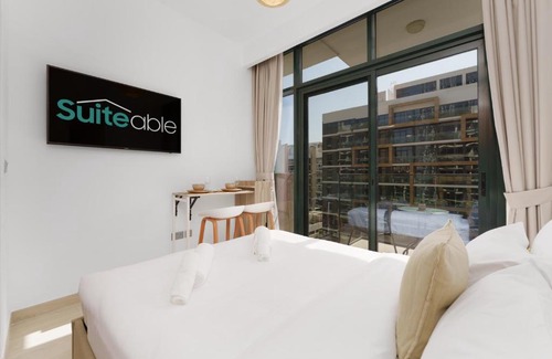 Nad Al Sheba Apartamento | Premium Studio in Azizi Riviera