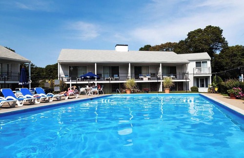 South Yarmouth Casa | Premium Suite 2 Queens at Blue Rock Resort, Outdoor Pool, Golf Course Nearby