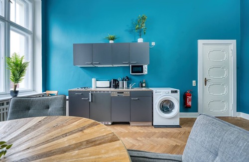 Wilmersdorf Apartamento | Premium Suite in West Berlin, Sleeps 4, Family & Group Friendly, 70m to Metro