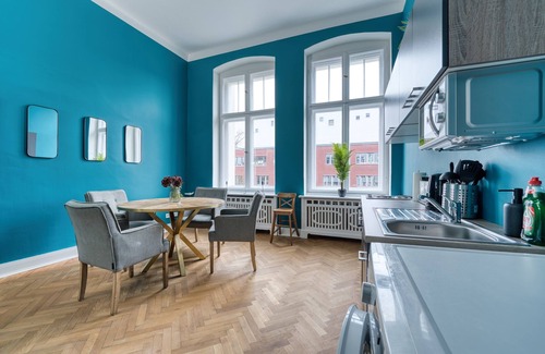 Wilmersdorf Apartamento | Premium Suite in West Berlin, Sleeps 4, Family & Group Friendly, 70m to Metro