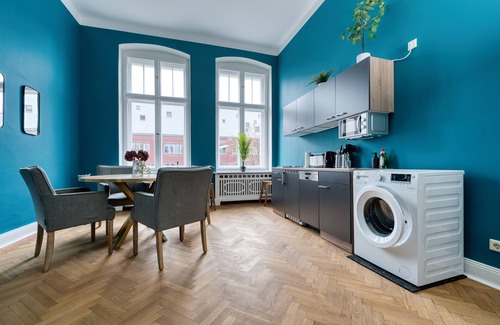 Wilmersdorf Apartamento | Premium Suite in West Berlin, Sleeps 4, Family & Group Friendly, 70m to Metro