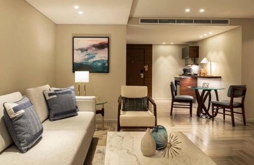 Garhoud Casa | Premium Suite Near Dubai Airport Terminal One By Luxury Bookings